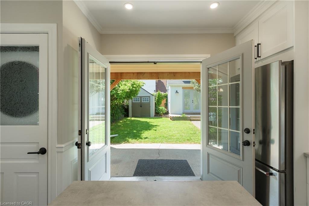 46 Murray Street E Property Photo 17