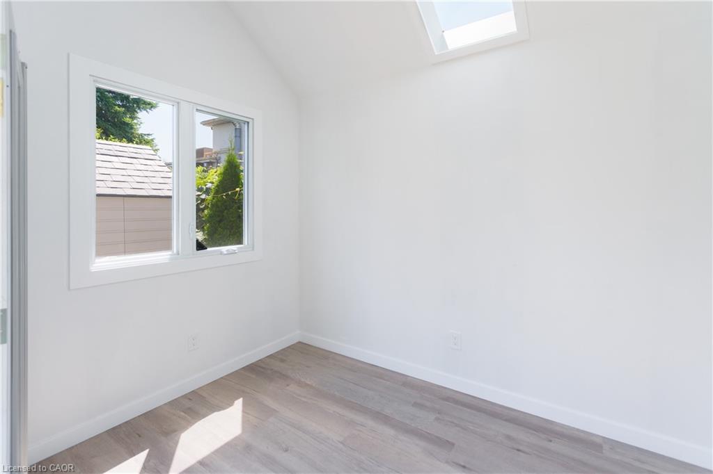 46 Murray Street E Property Photo 20