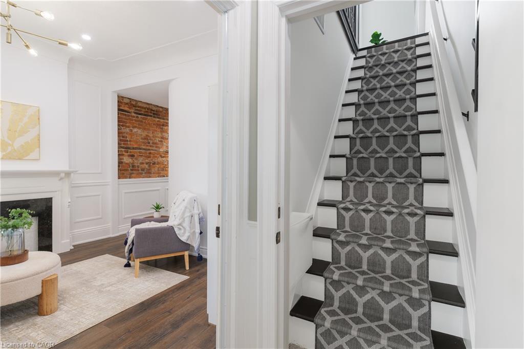 46 Murray Street E Property Photo 28