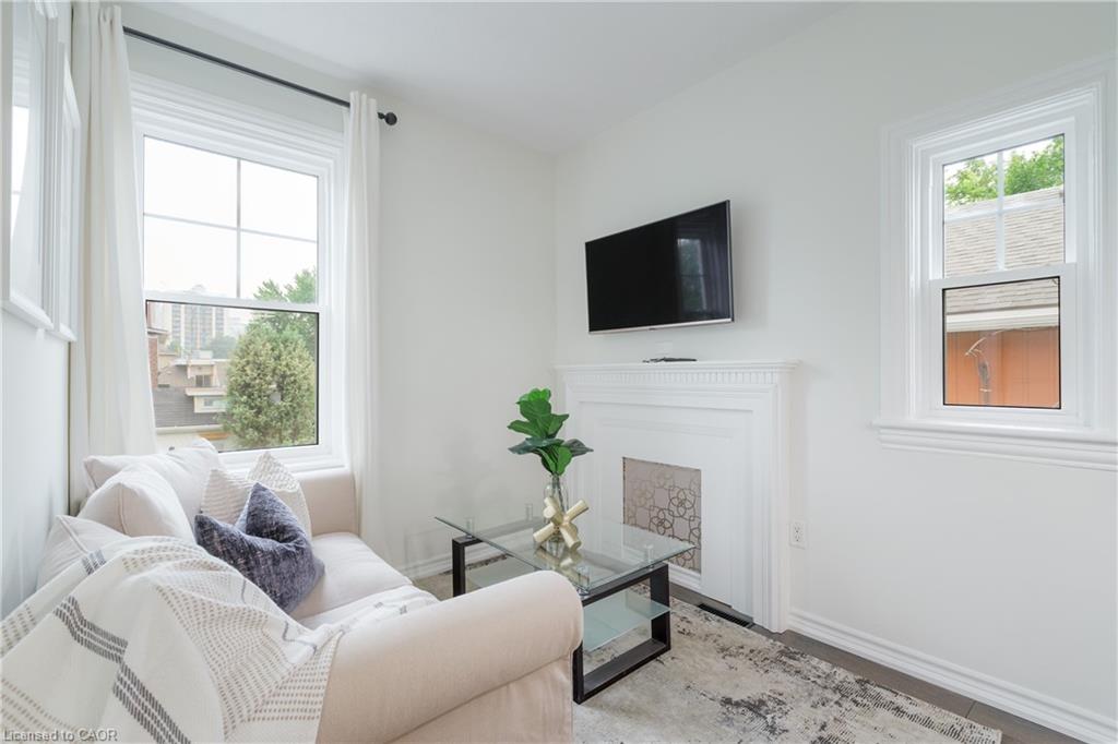 46 Murray Street E Property Photo 30