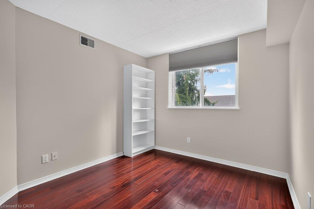 212-3499 Upper Middle Road Property Photo 31