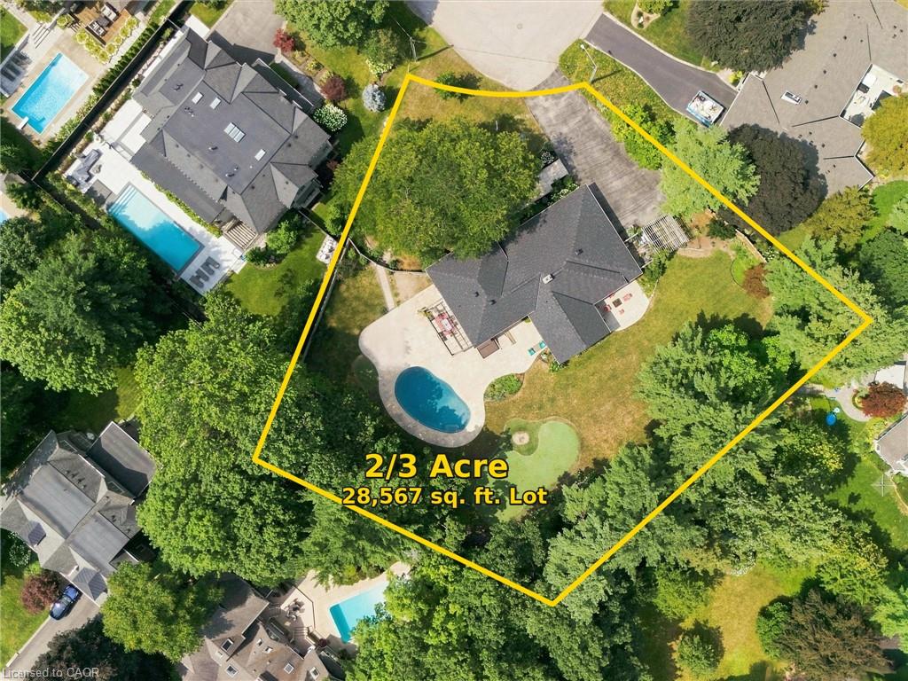 2076 Glenforest Crescent Property Photo 1