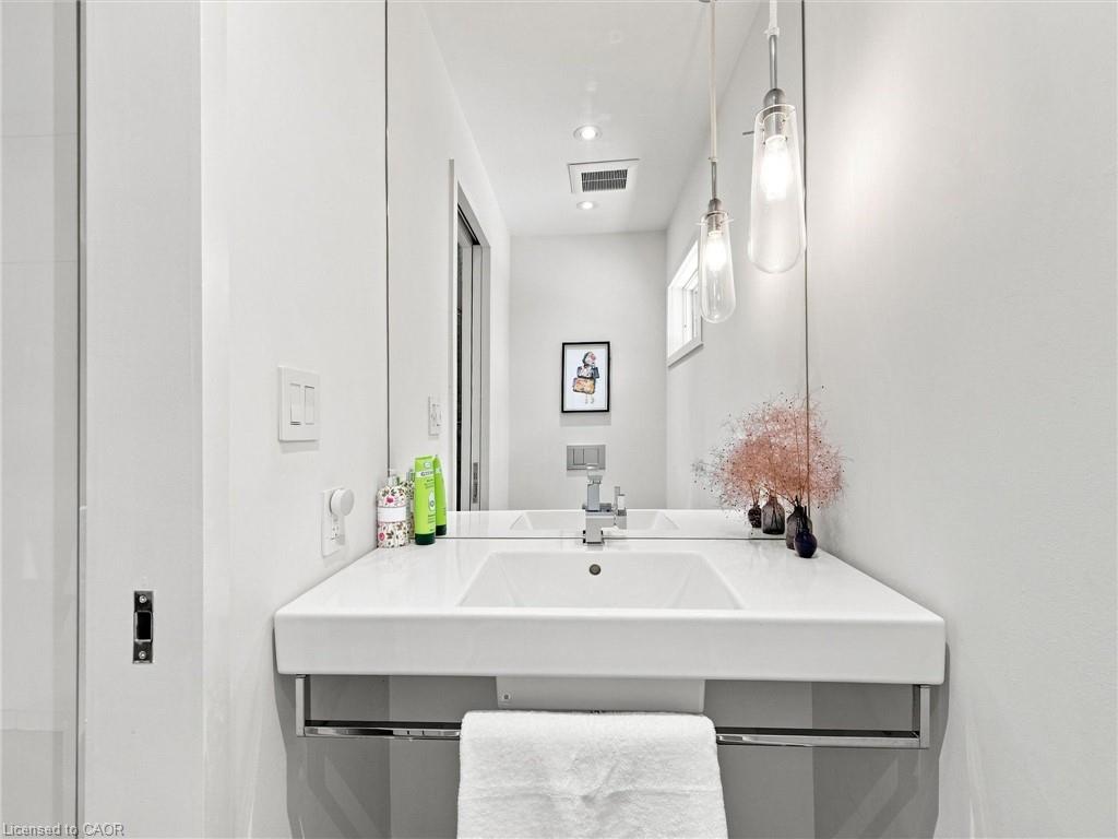 2076 Glenforest Crescent Property Photo 19