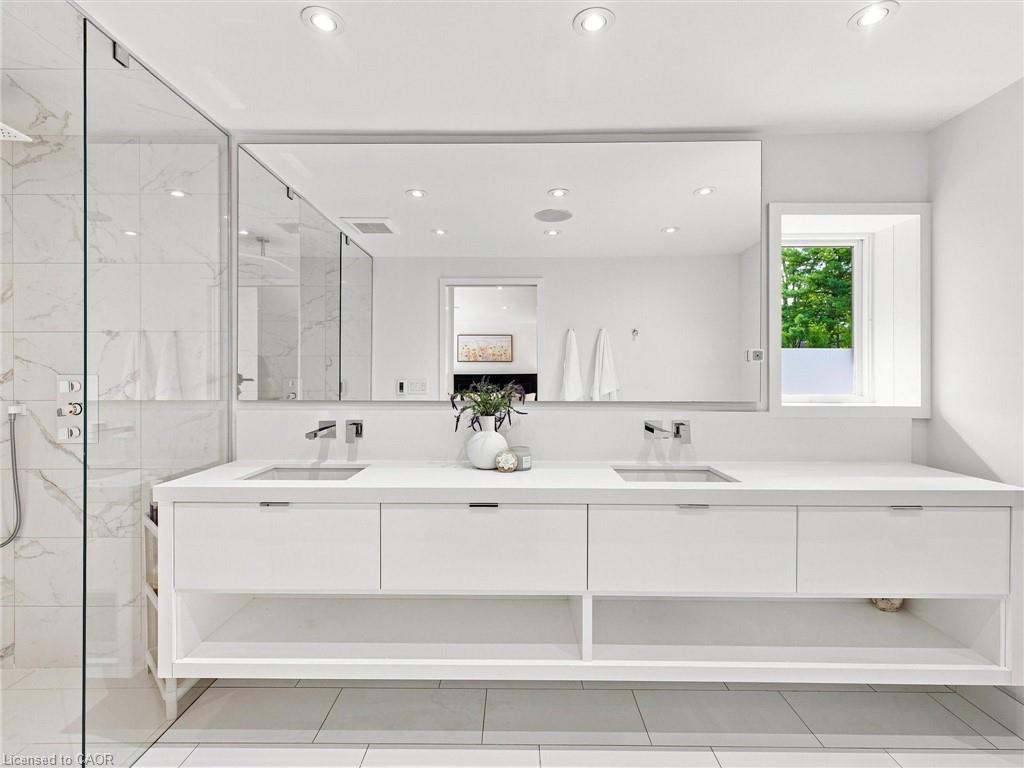 2076 Glenforest Crescent Property Photo 25