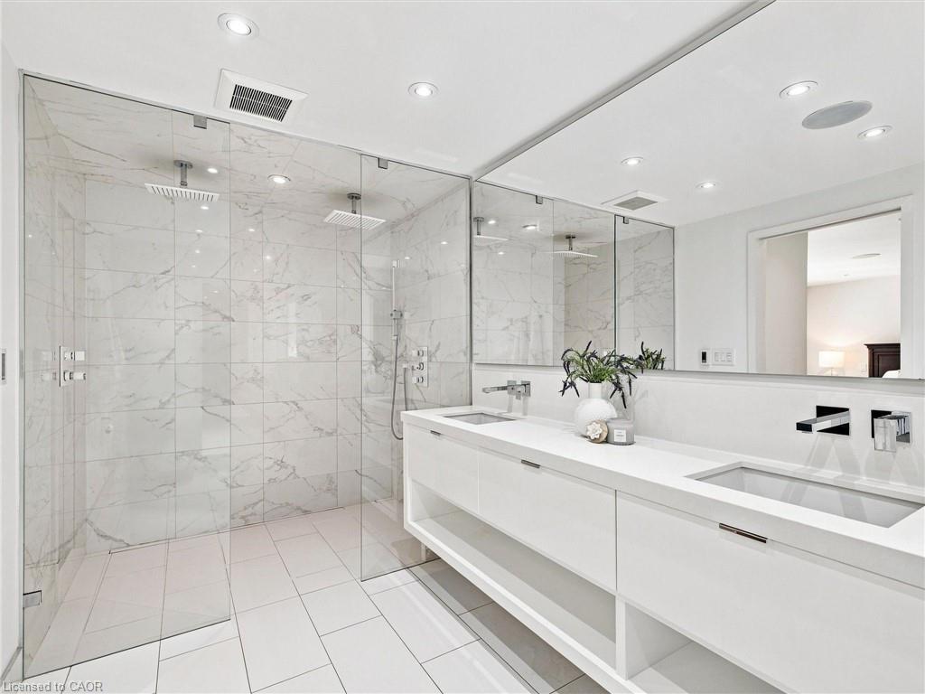 2076 Glenforest Crescent Property Photo 26