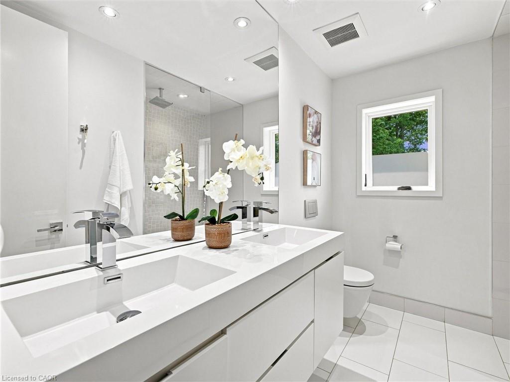 2076 Glenforest Crescent Property Photo 29