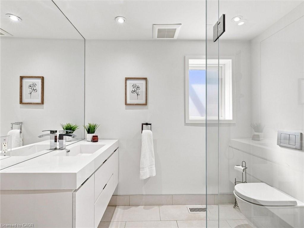 2076 Glenforest Crescent Property Photo 34