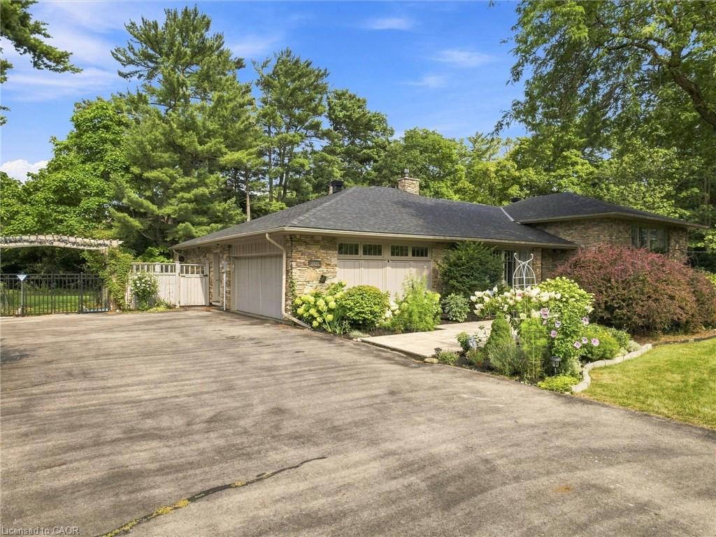 2076 Glenforest Crescent Property Photo 40