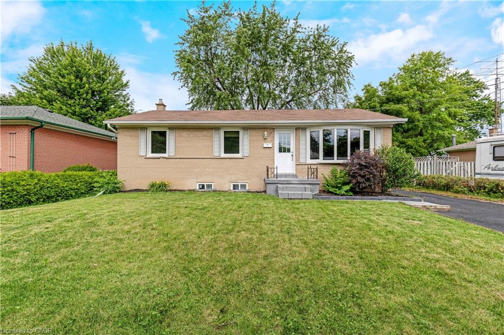 39 Mcgilvray Crescent Property Photo 2