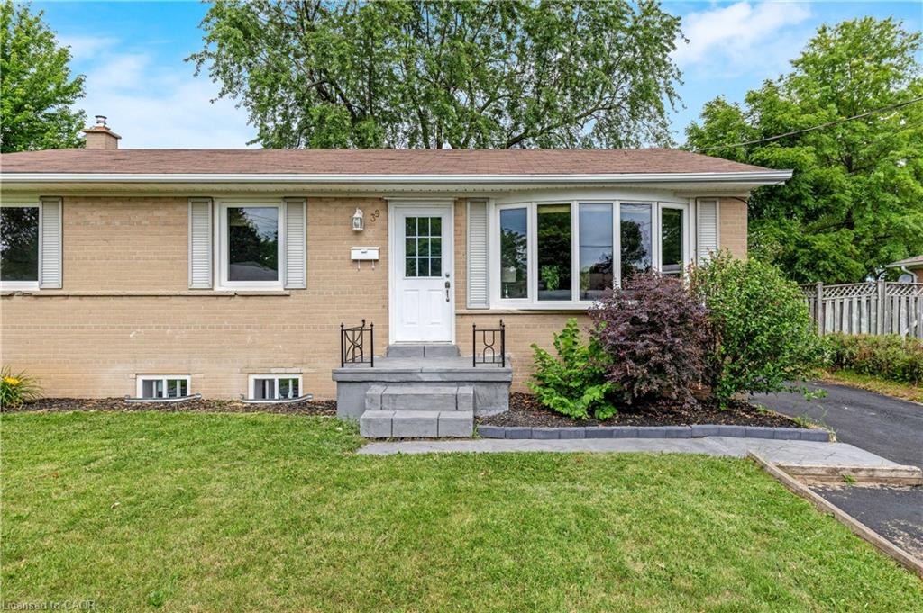 39 Mcgilvray Crescent Property Photo 6