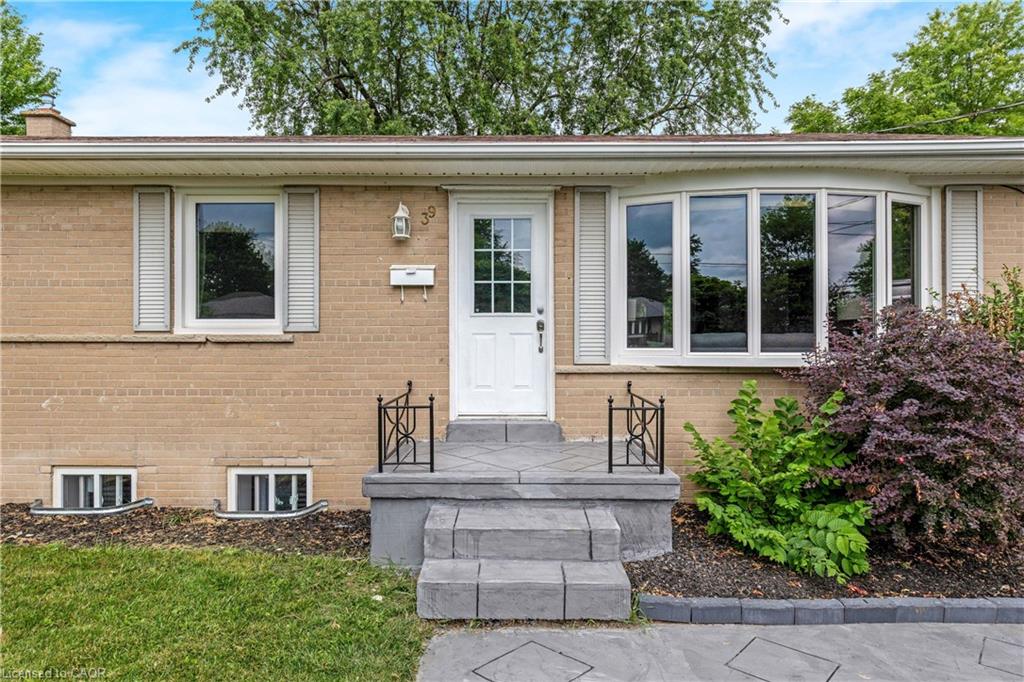 39 Mcgilvray Crescent Property Photo 7