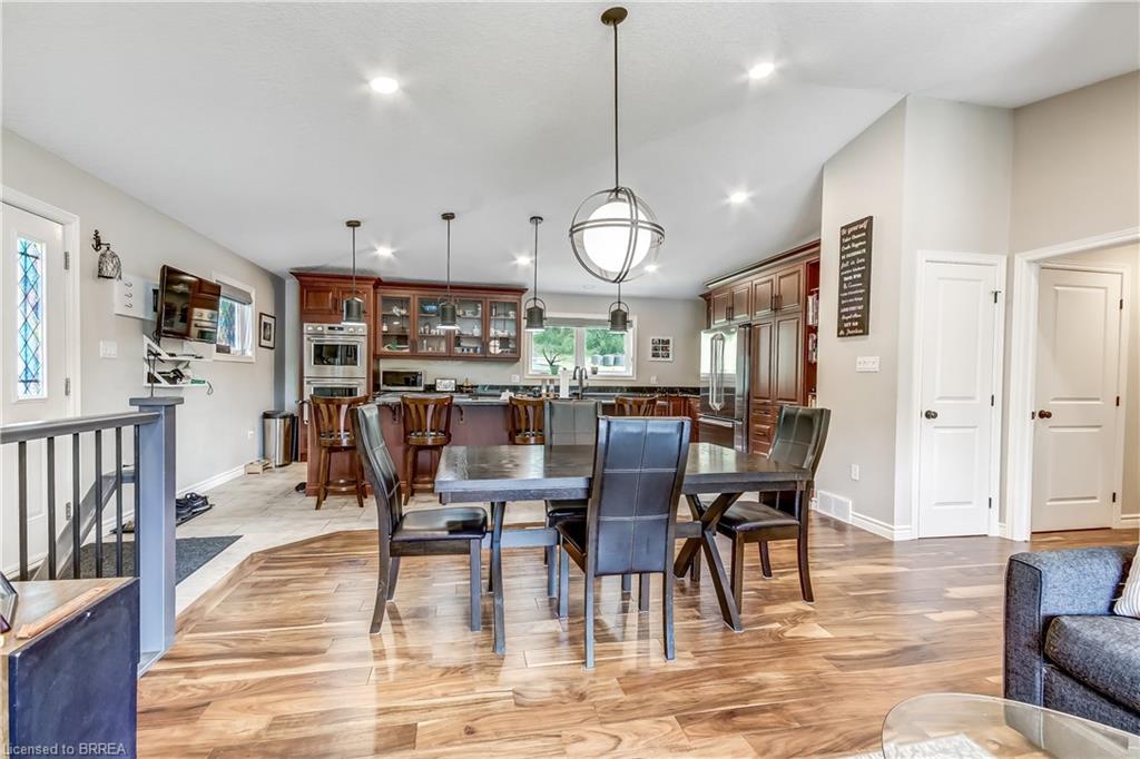 584616 Beachville Road Property Photo 4