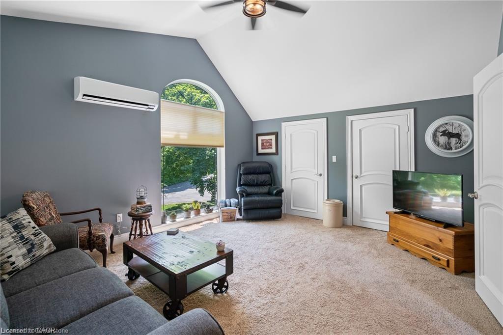 4 Front Street Property Photo 25