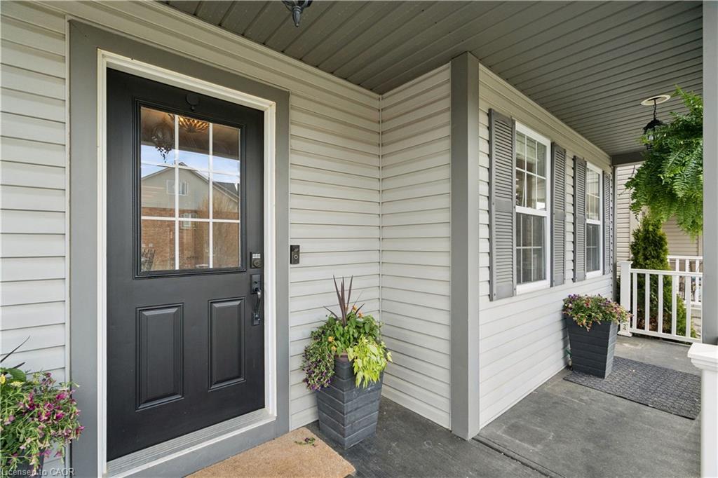 168 Hampson Crescent Property Photo 4