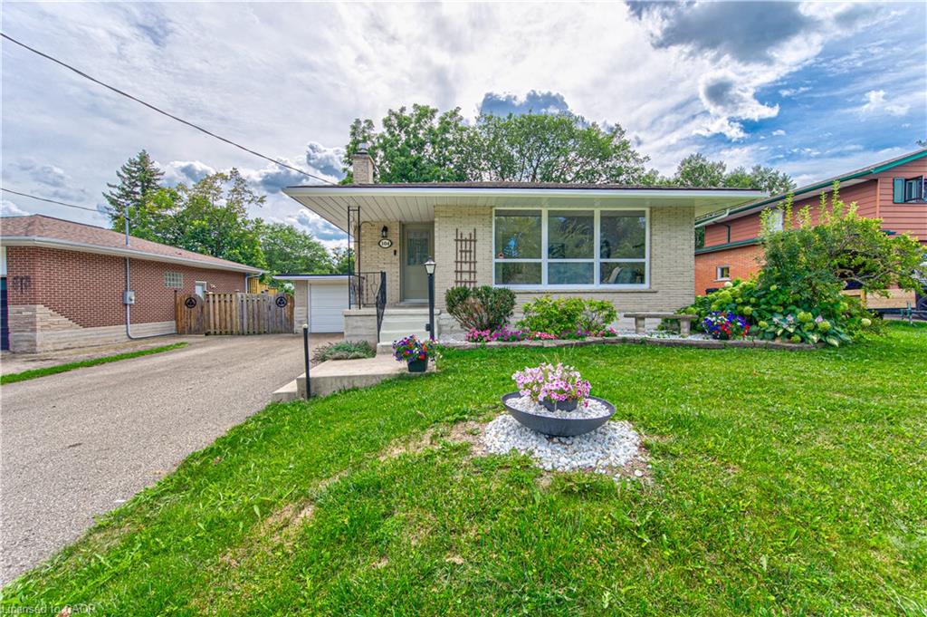 104 Springbank Crescent Property Photo 1