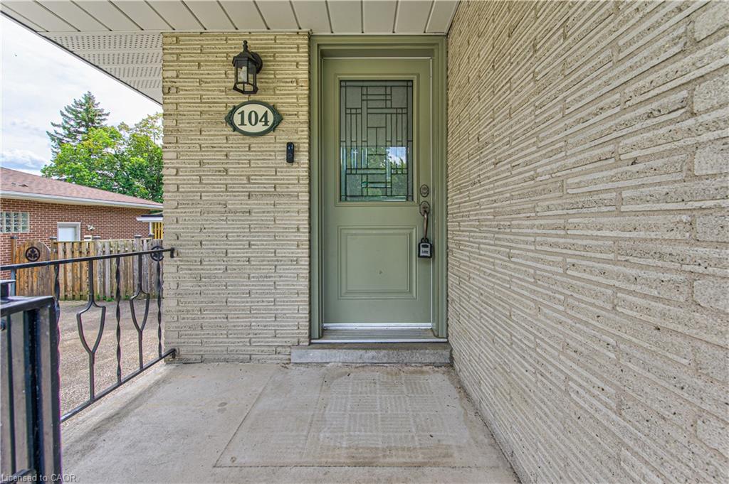 104 Springbank Crescent Property Photo 4