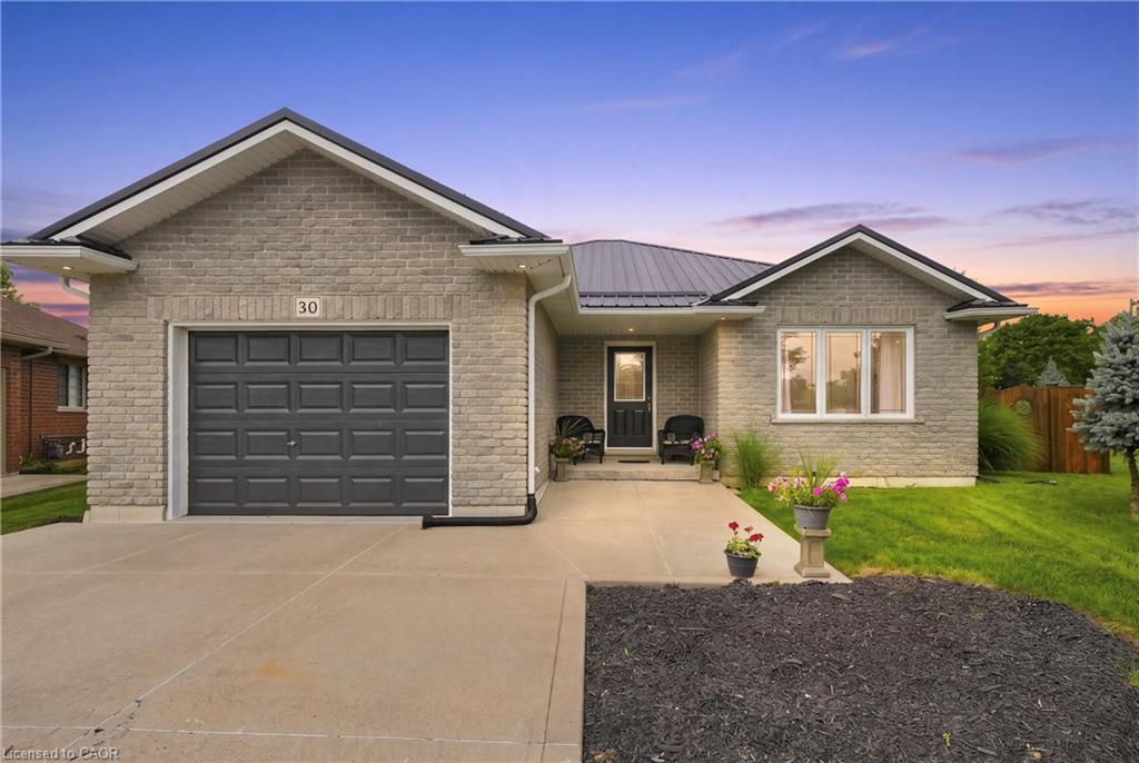 30 Leslie Street Property Photo 1