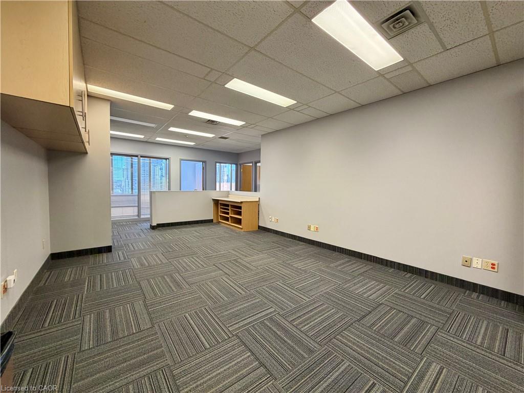 25 Main Street W Property Photo 9