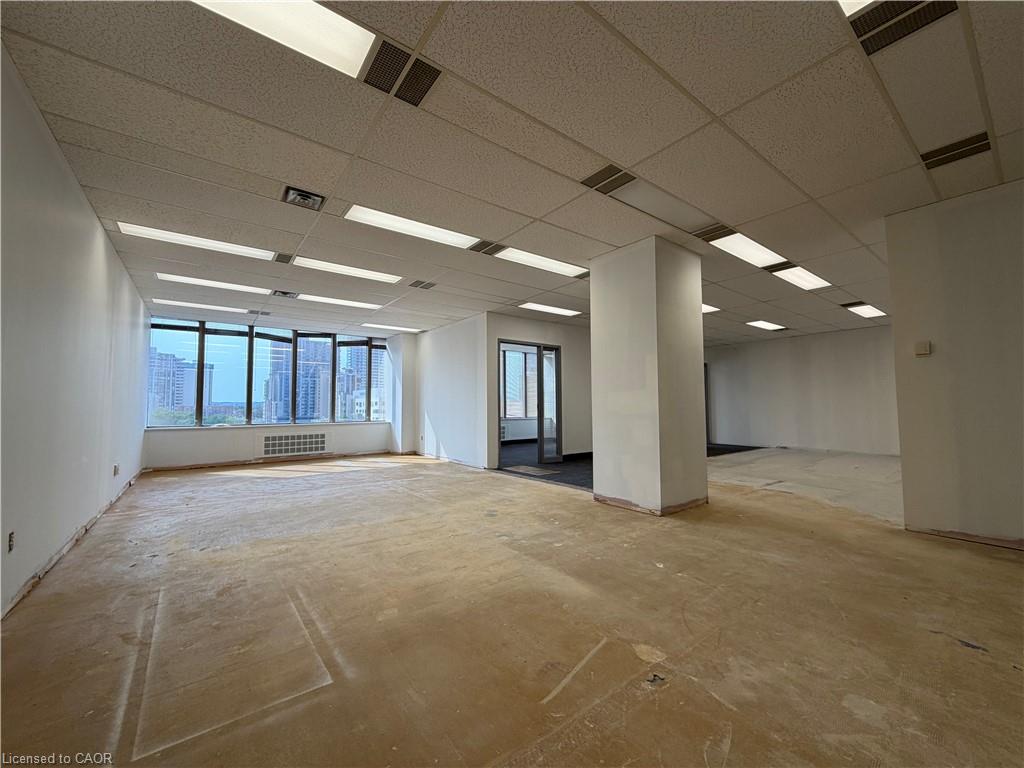 25 Main Street W Property Photo 11