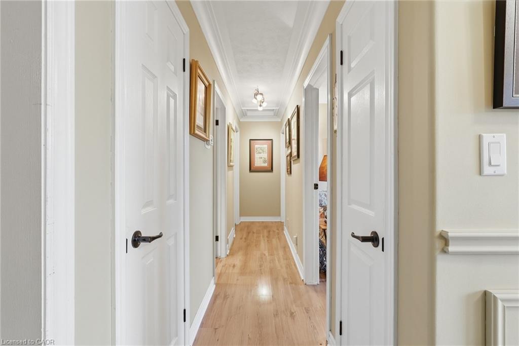 86 Erie Avenue S Property Photo 20