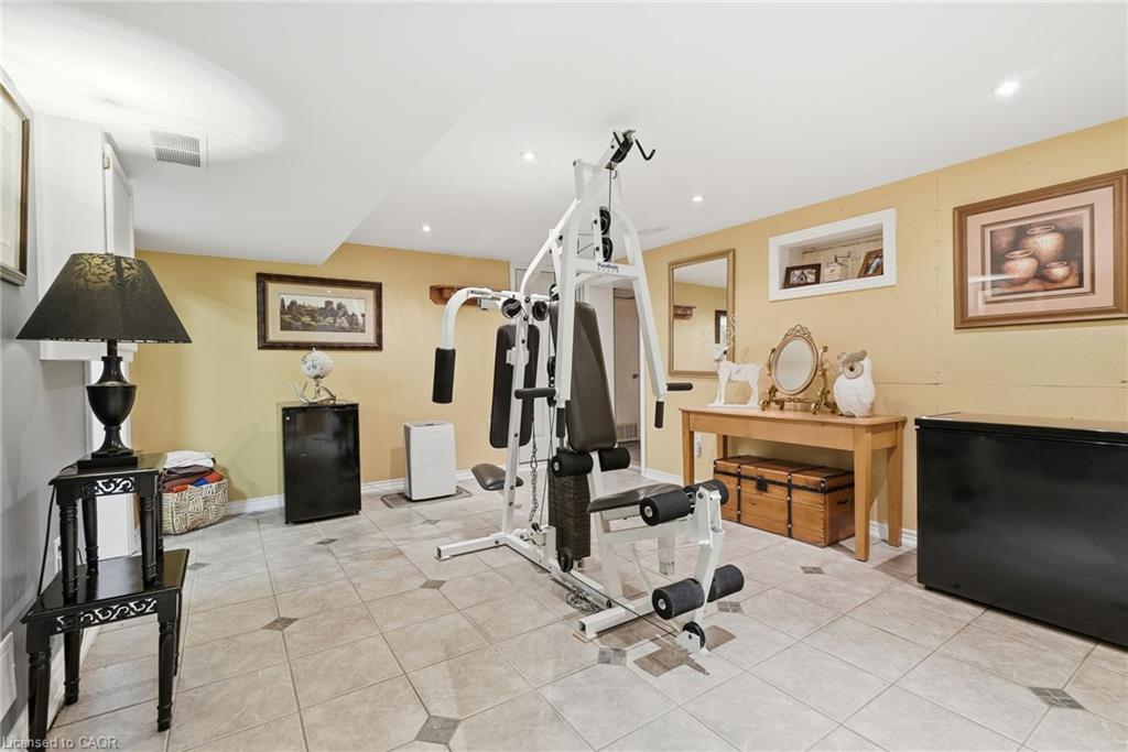 86 Erie Avenue S Property Photo 31