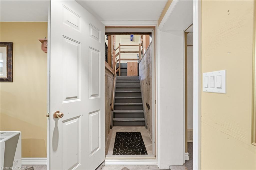 86 Erie Avenue S Property Photo 34