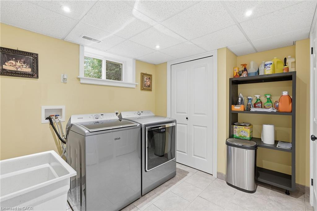 86 Erie Avenue S Property Photo 35