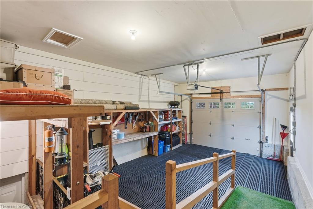 86 Erie Avenue S Property Photo 37