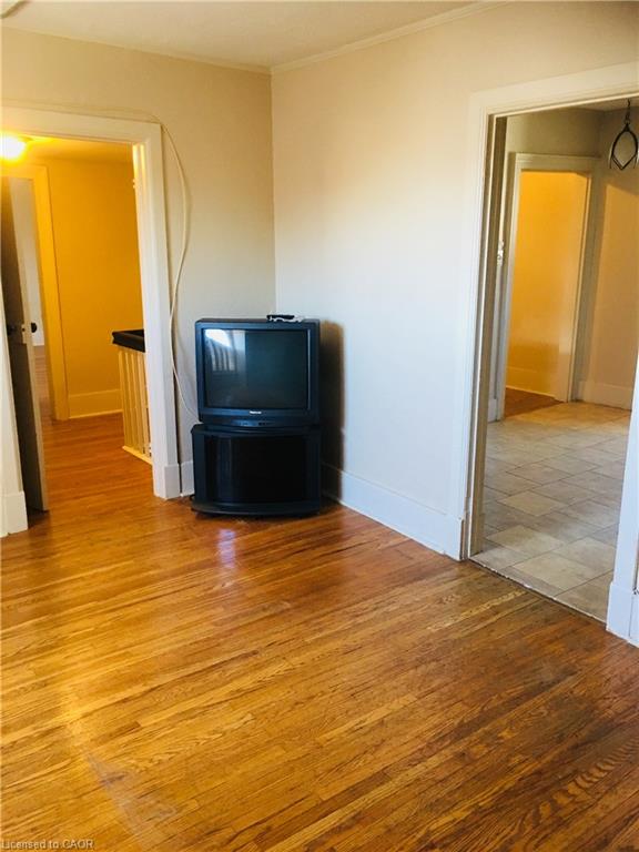 5-840 King St E/s Street Property Photo 8
