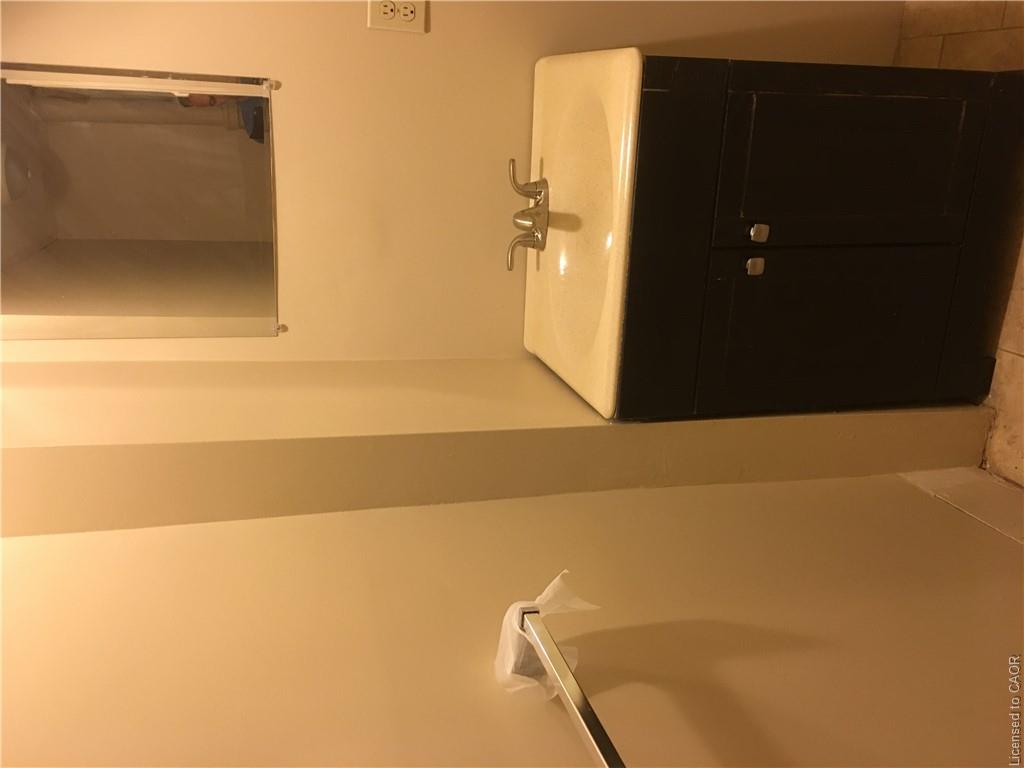 5-840 King St E/s Street Property Photo 10