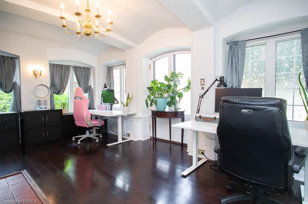 116 Dufferin Avenue Property Photo 9