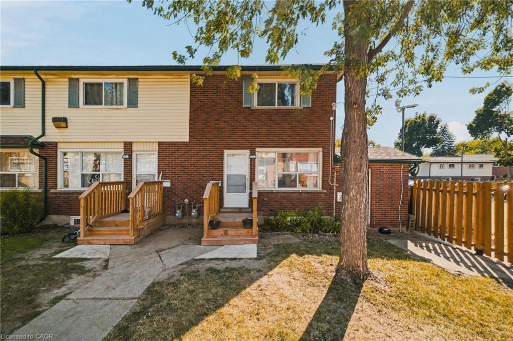 11-164 Jansen Avenue Property Photo 2