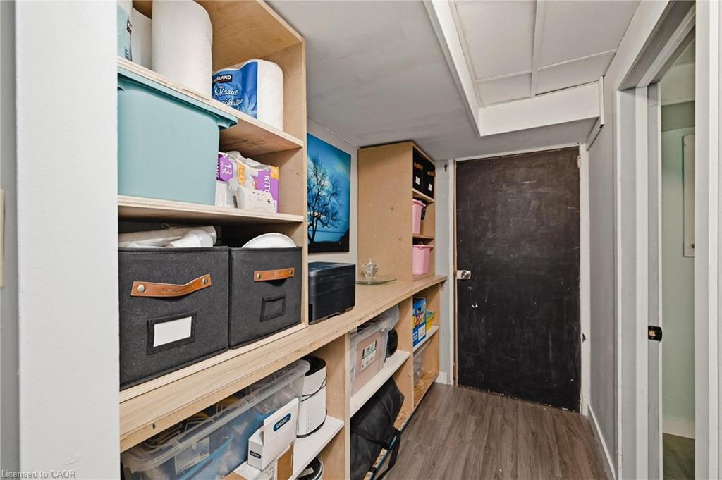 11-164 Jansen Avenue Property Photo 20