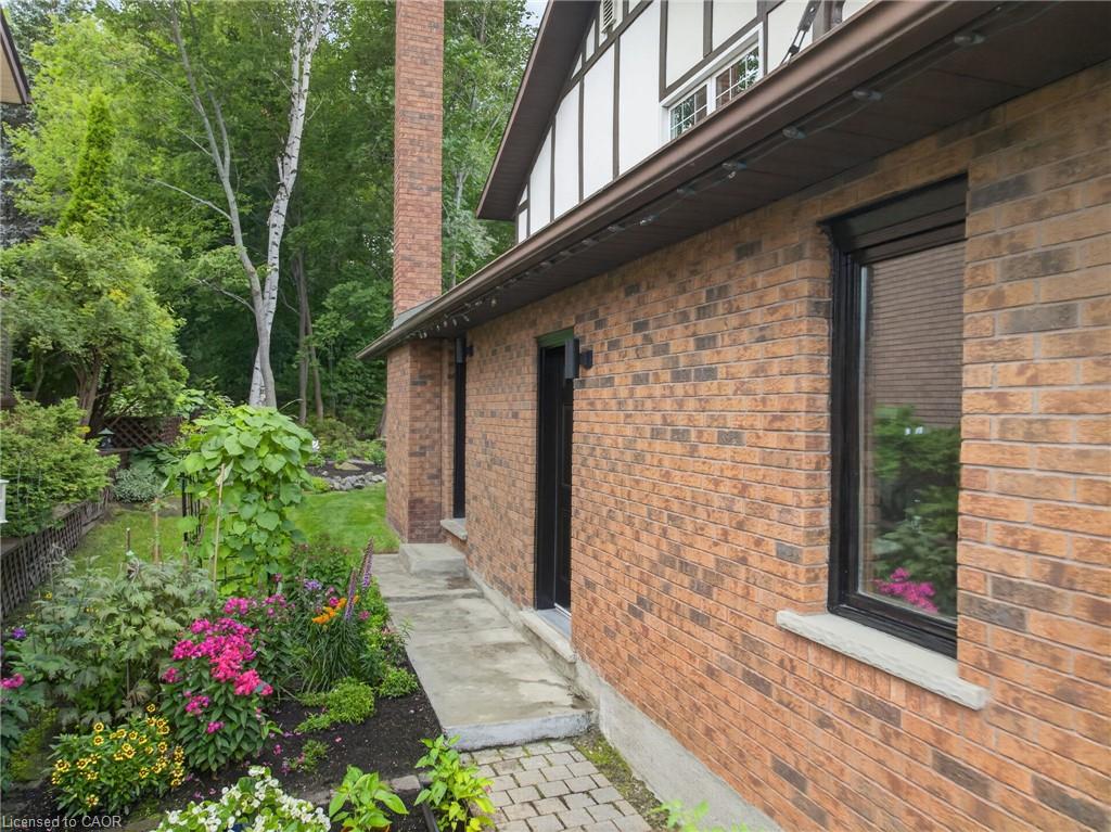 2023 Latimer Crescent Property Photo 5