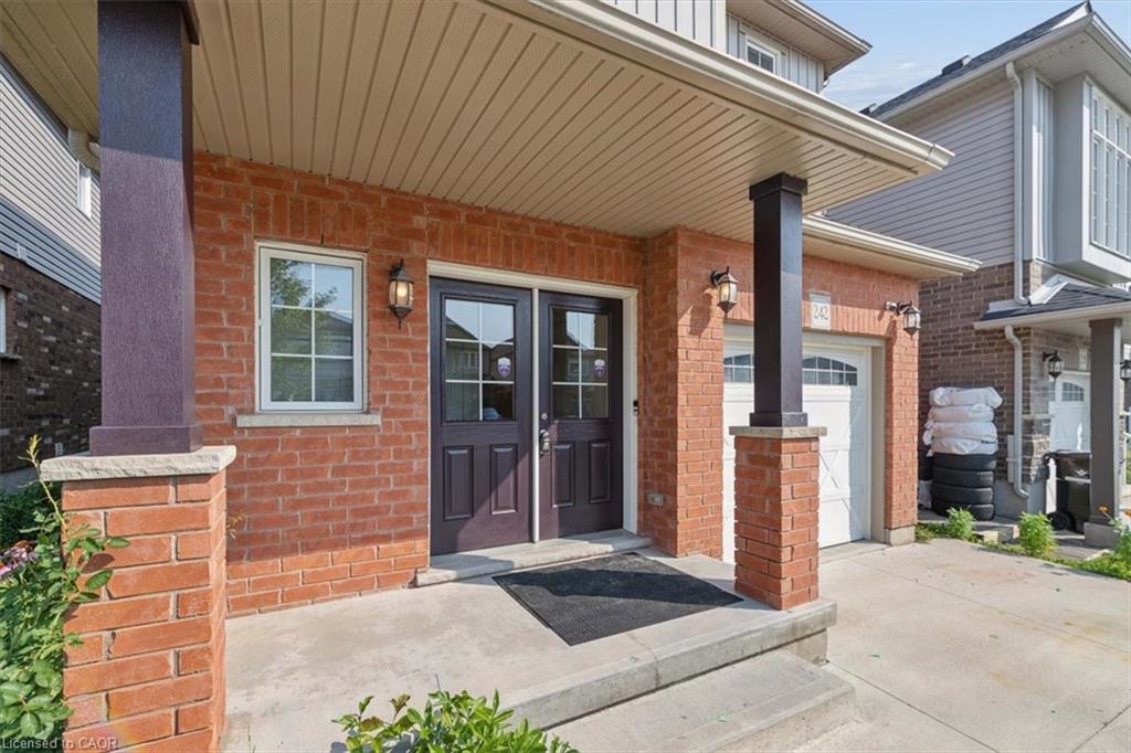 242 Moorlands Crescent Property Photo 4