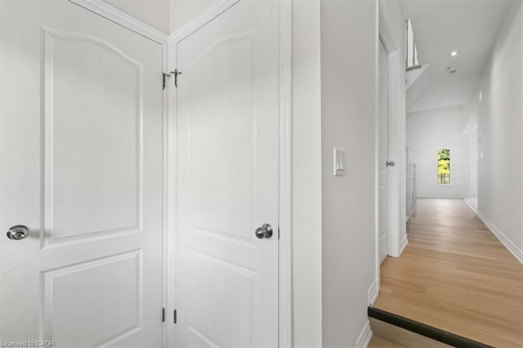 242 Moorlands Crescent Property Photo 5