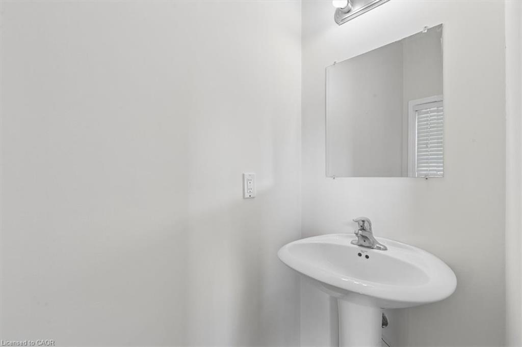 242 Moorlands Crescent Property Photo 6