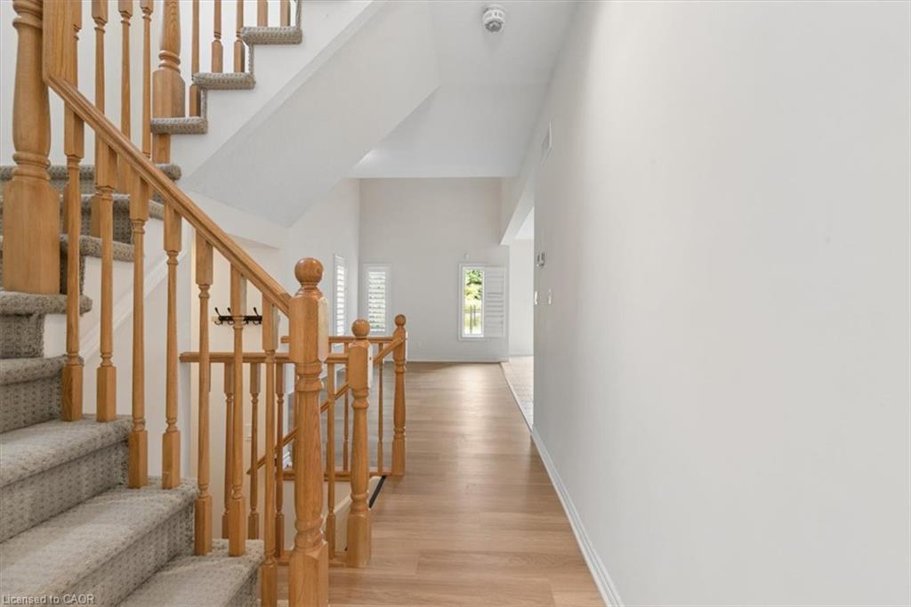242 Moorlands Crescent Property Photo 7