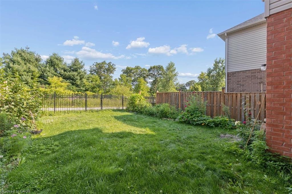 242 Moorlands Crescent Property Photo 32