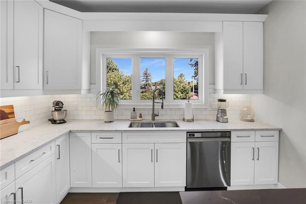 3608 Carolinia Court Property Photo 17