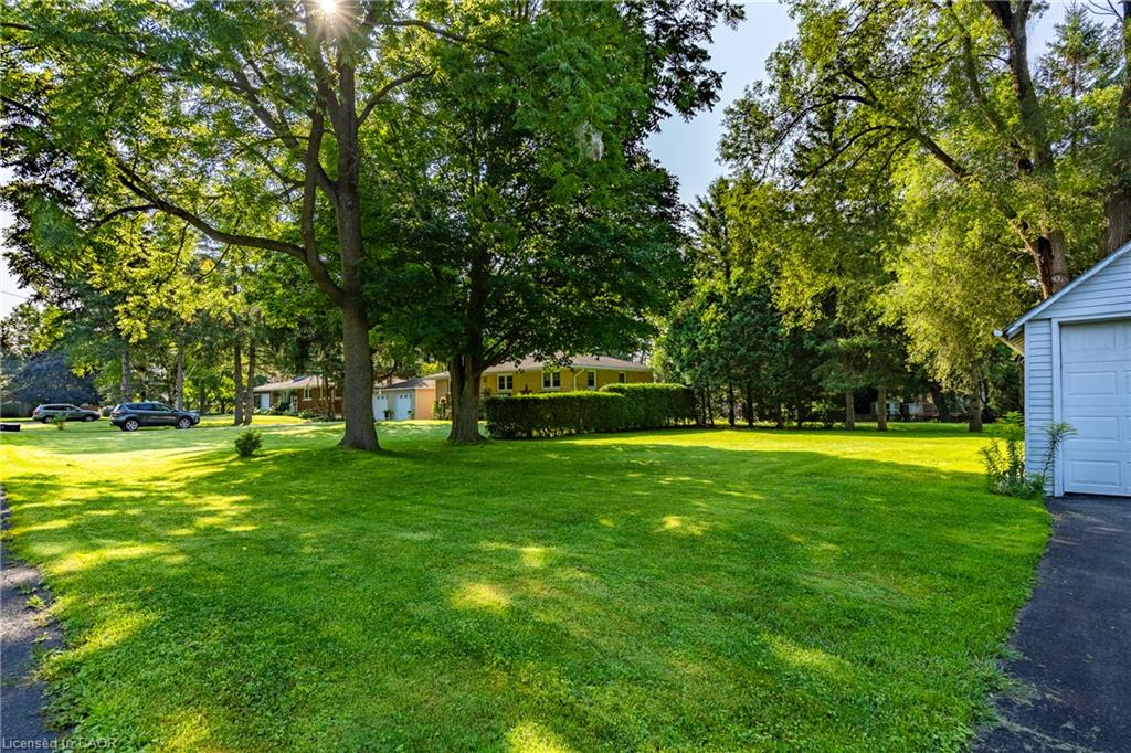 729 Norfolk Street N Property Photo 6