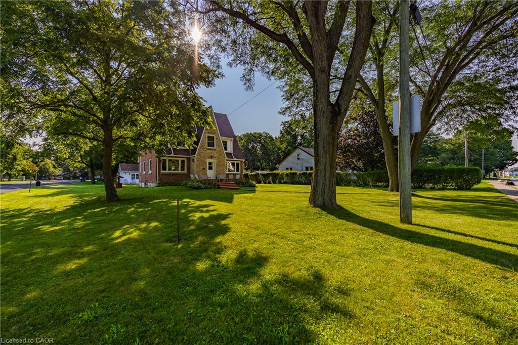 729 Norfolk Street N Property Photo 7