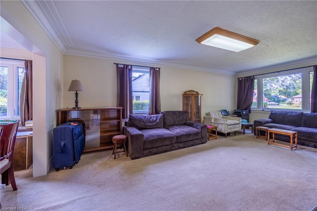 729 Norfolk Street N Property Photo 19