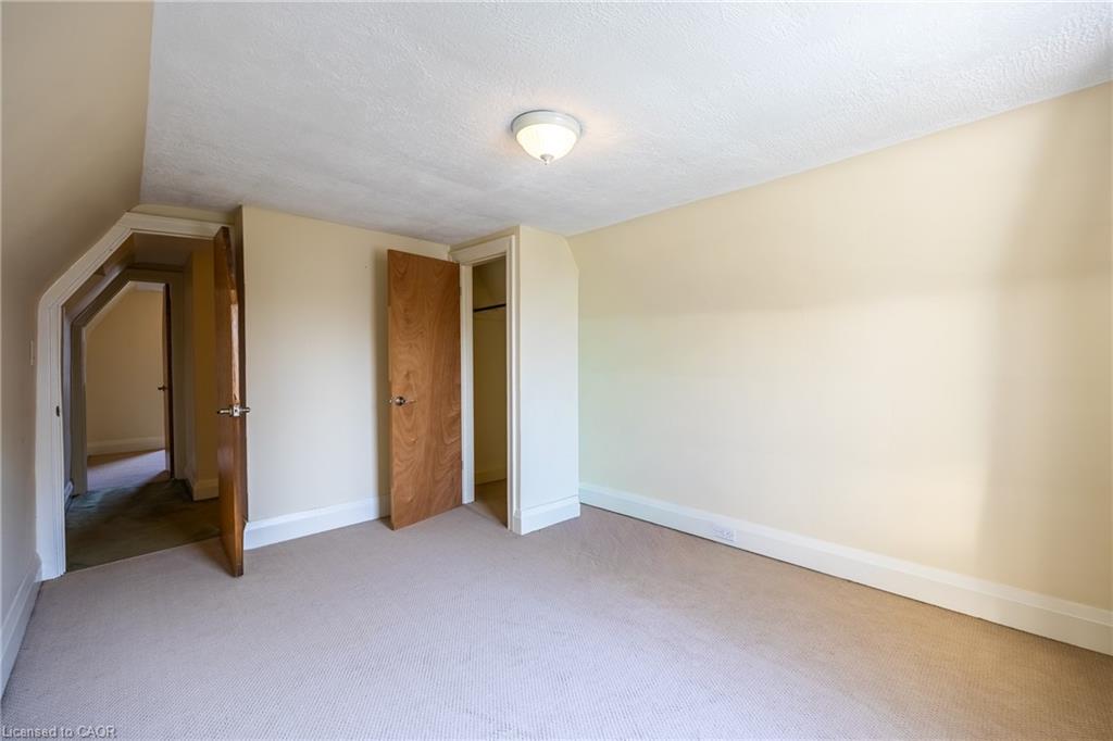 729 Norfolk Street N Property Photo 32