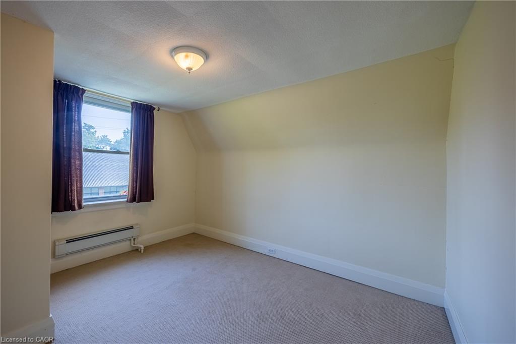 729 Norfolk Street N Property Photo 33
