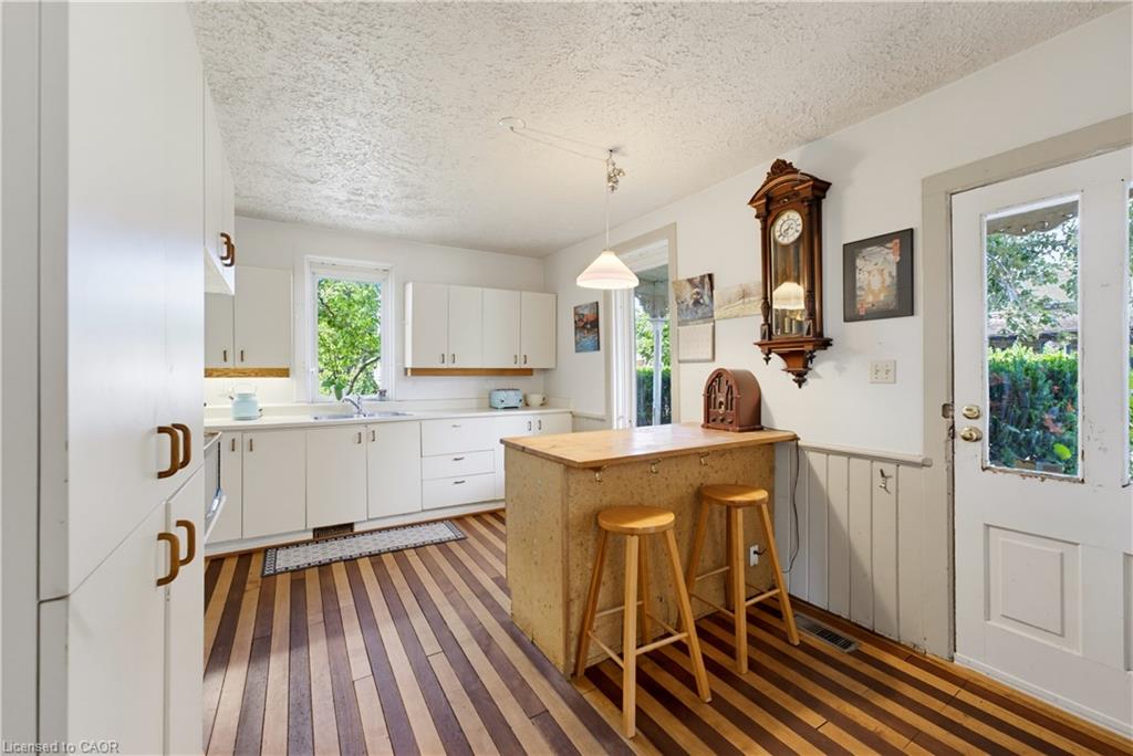 1256 Maryhill Road Property Photo 8