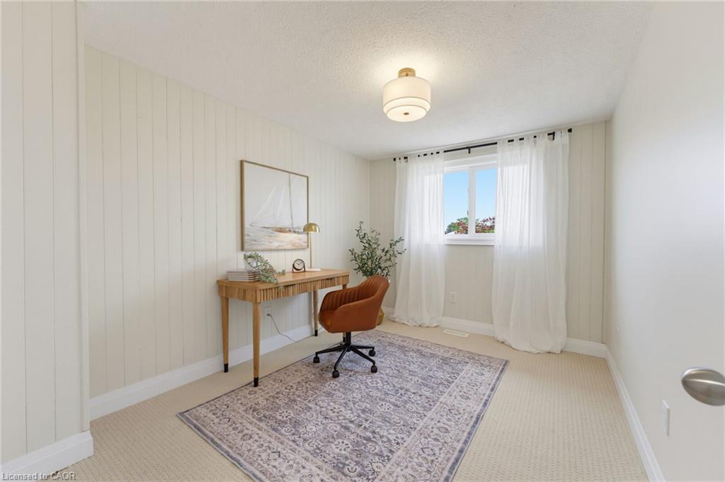 32 Silvervine Drive Property Photo 13