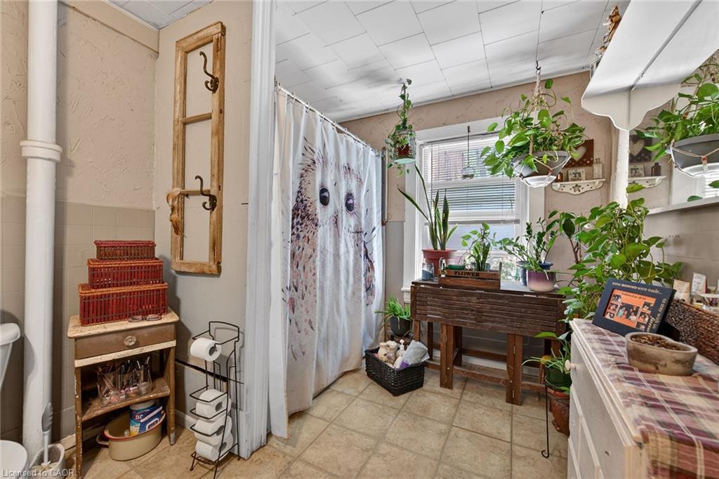18 King Street Property Photo 40