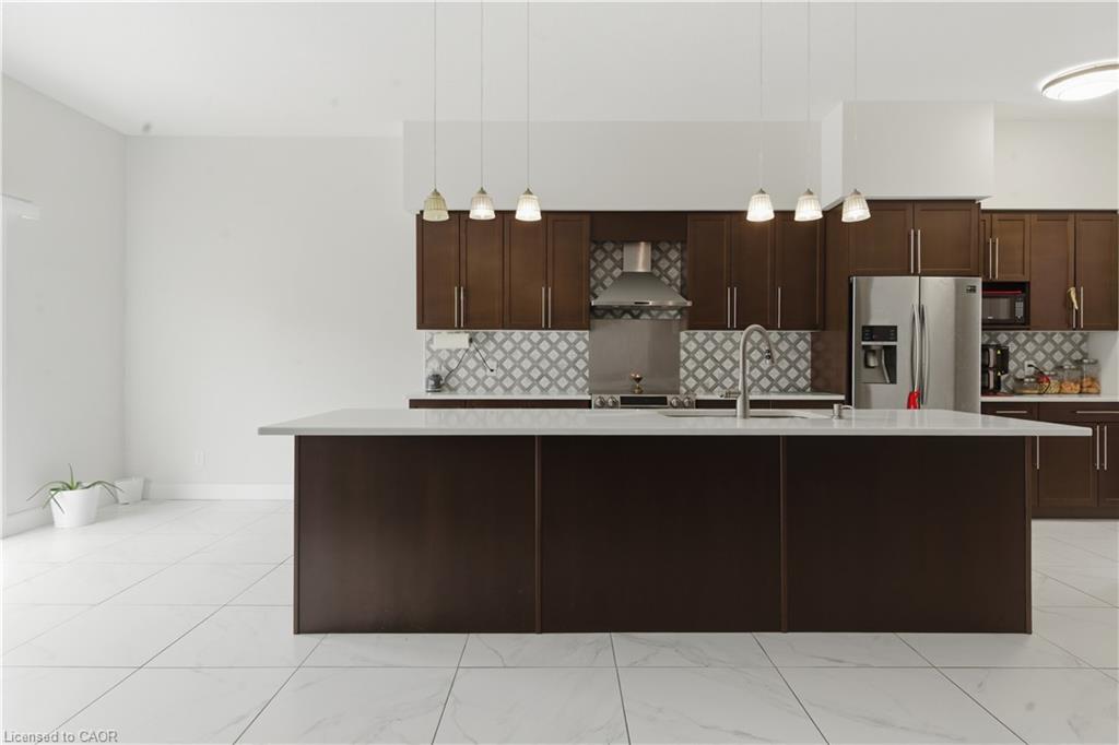 2000 Maddex Way Property Photo 8