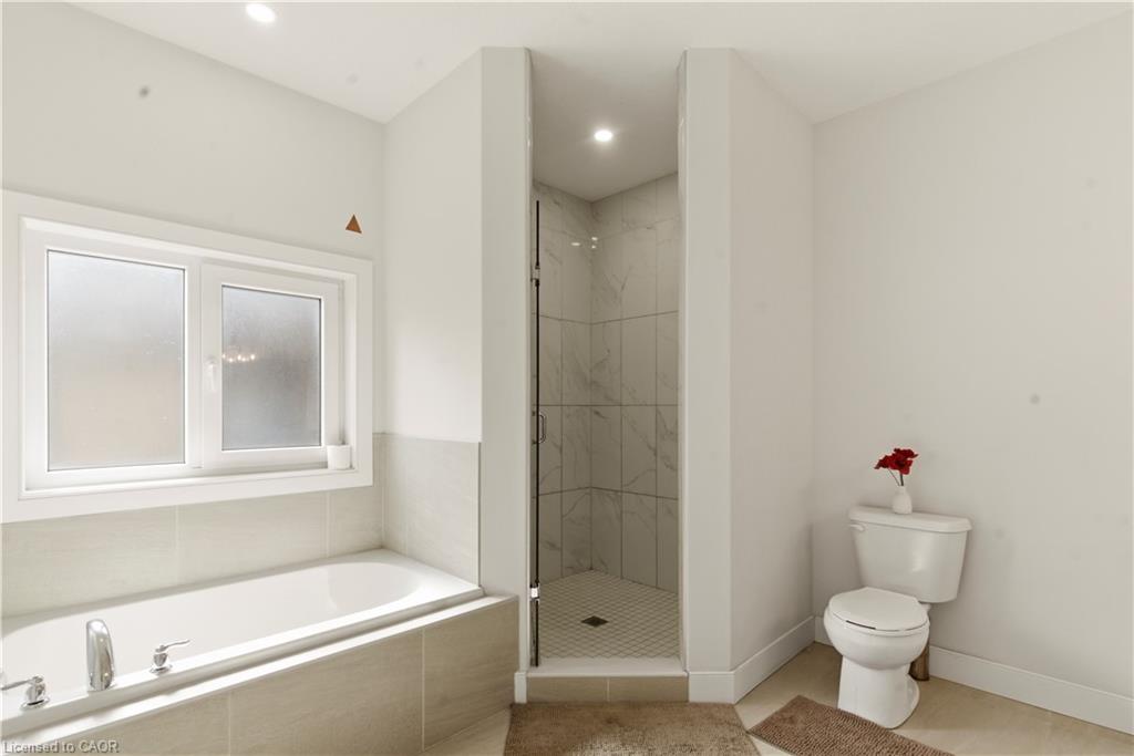 2000 Maddex Way Property Photo 29
